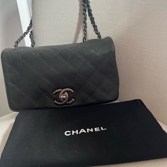 Chanel Black and blue Quilted Shoulder Bag - Picture 15 of 16